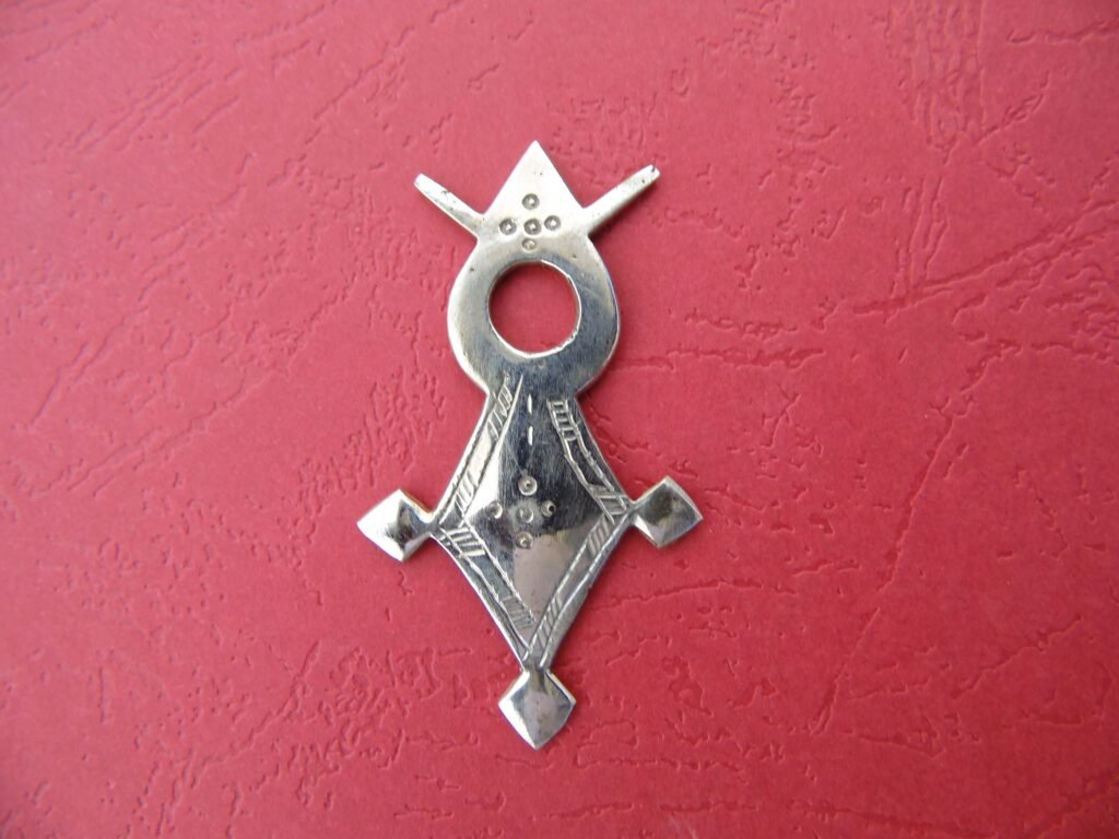 Croix d’Agadez en argent massif, gravée à la main